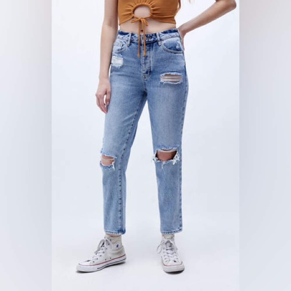 SOLD🚫Pacsun distressed mom jeans size 26